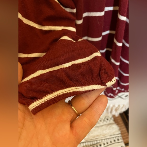 Hollister cropped quarter sleeve top size large - Picture 4 of 4